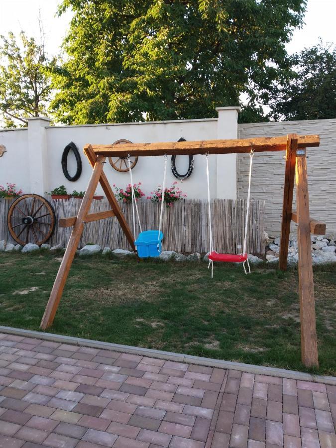 Apartman Blizko Brna S Dobovymi Dekoracemi Διαμέρισμα Melcany Εξωτερικό φωτογραφία